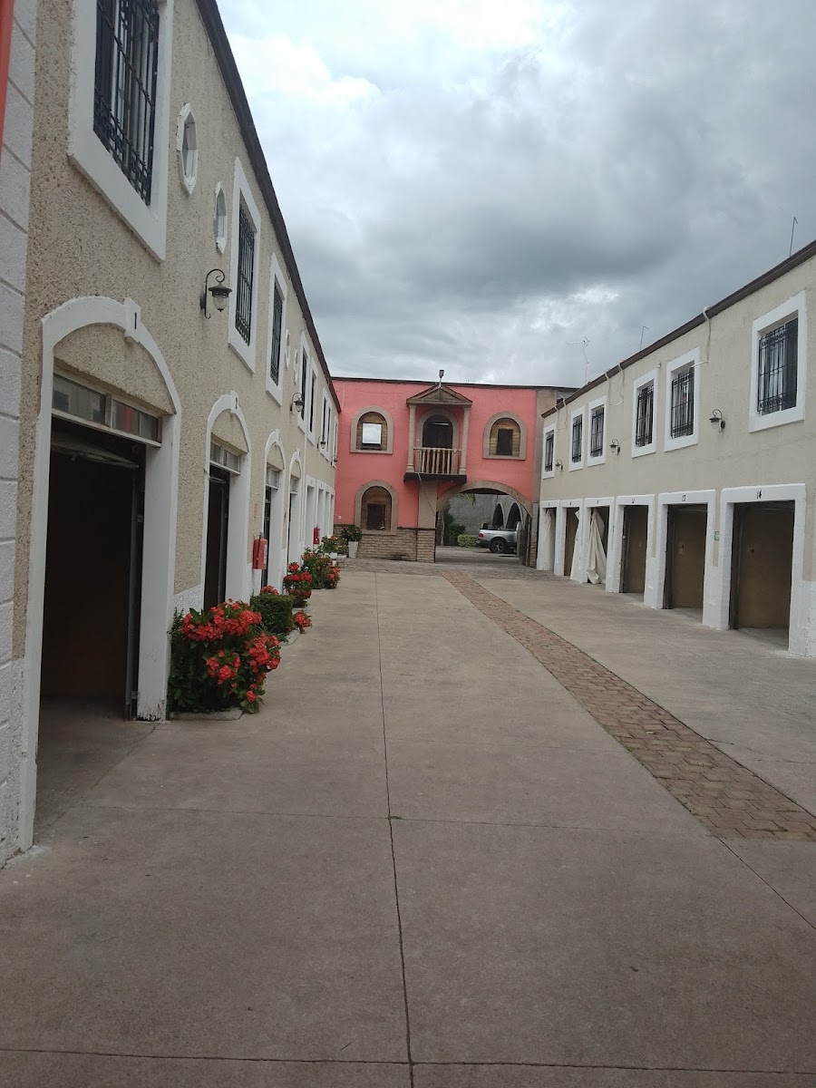 'La Cinta' Auto Hotel